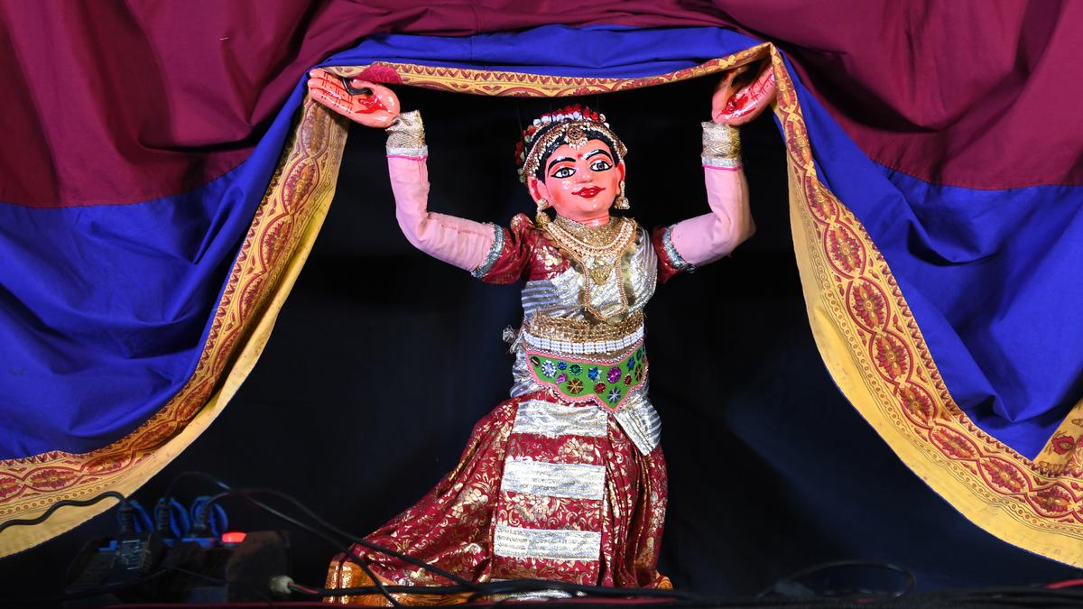 Bring stories to life: The art of puppetry