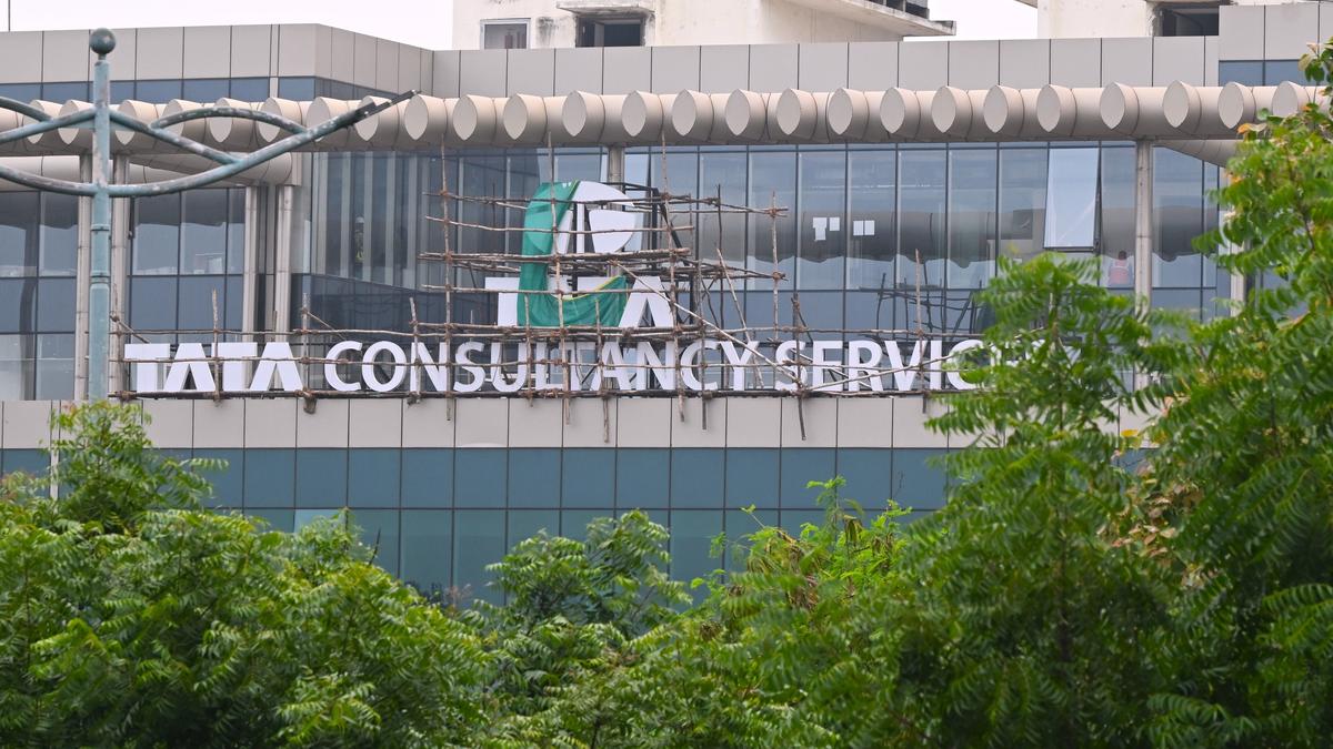 U.S. Senators question TCS, 9 others over H-1B visa filings after layoff of American staff