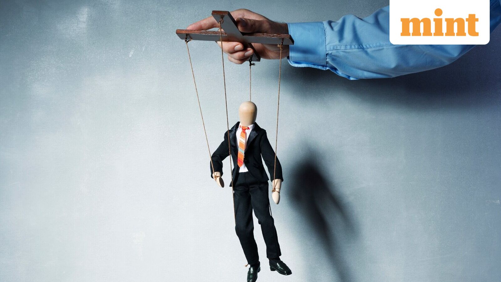 Micromanagers are everywhere—which may be why it’s easy to spot one in the mirror