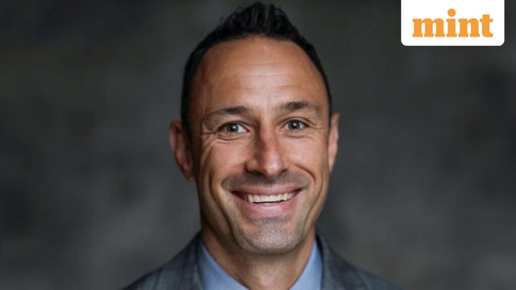 Miami Dolphins to hire Packers executive Jon-Eric Sullivan as new general manager after Mike McDaniel firing