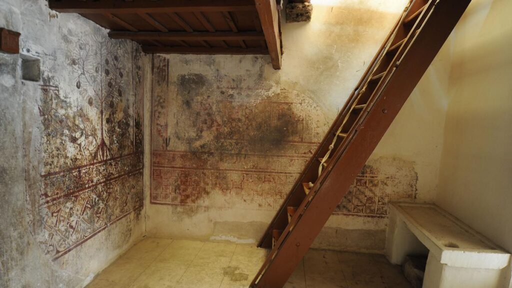 Kirti Mandir, Mahatma Gandhi’s birthplace, suffers neglect and decay today